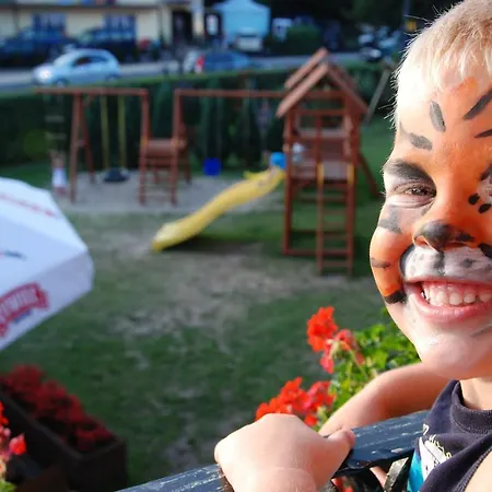 ベッド・アンド・ブレックファスト Sloneczny Dwor 4*