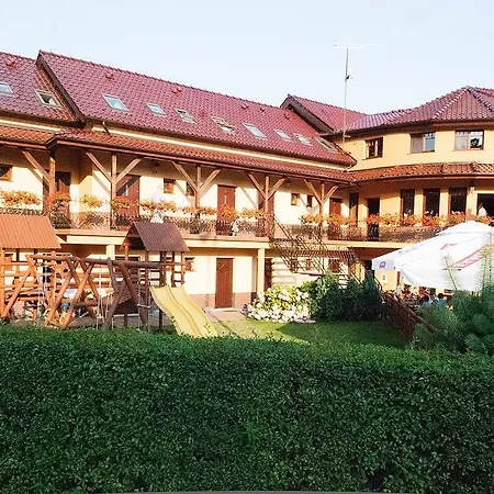 Sloneczny Dwor ベッド・アンド・ブレックファスト 4*